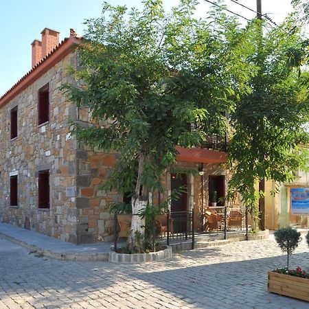 Lively Studios at Varos Square Exterior foto