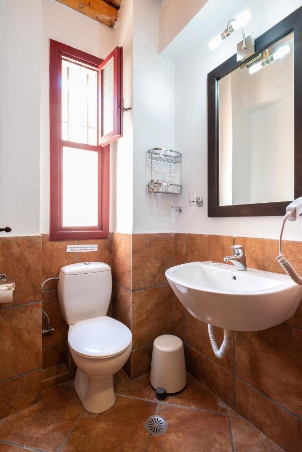 Lively Studios at Varos Square Exterior foto
