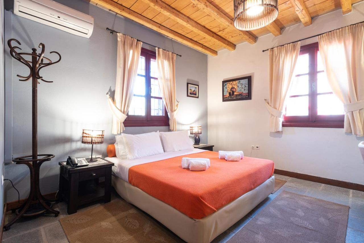 Lively Studios at Varos Square Exterior foto
