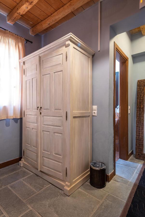 Lively Studios at Varos Square Exterior foto